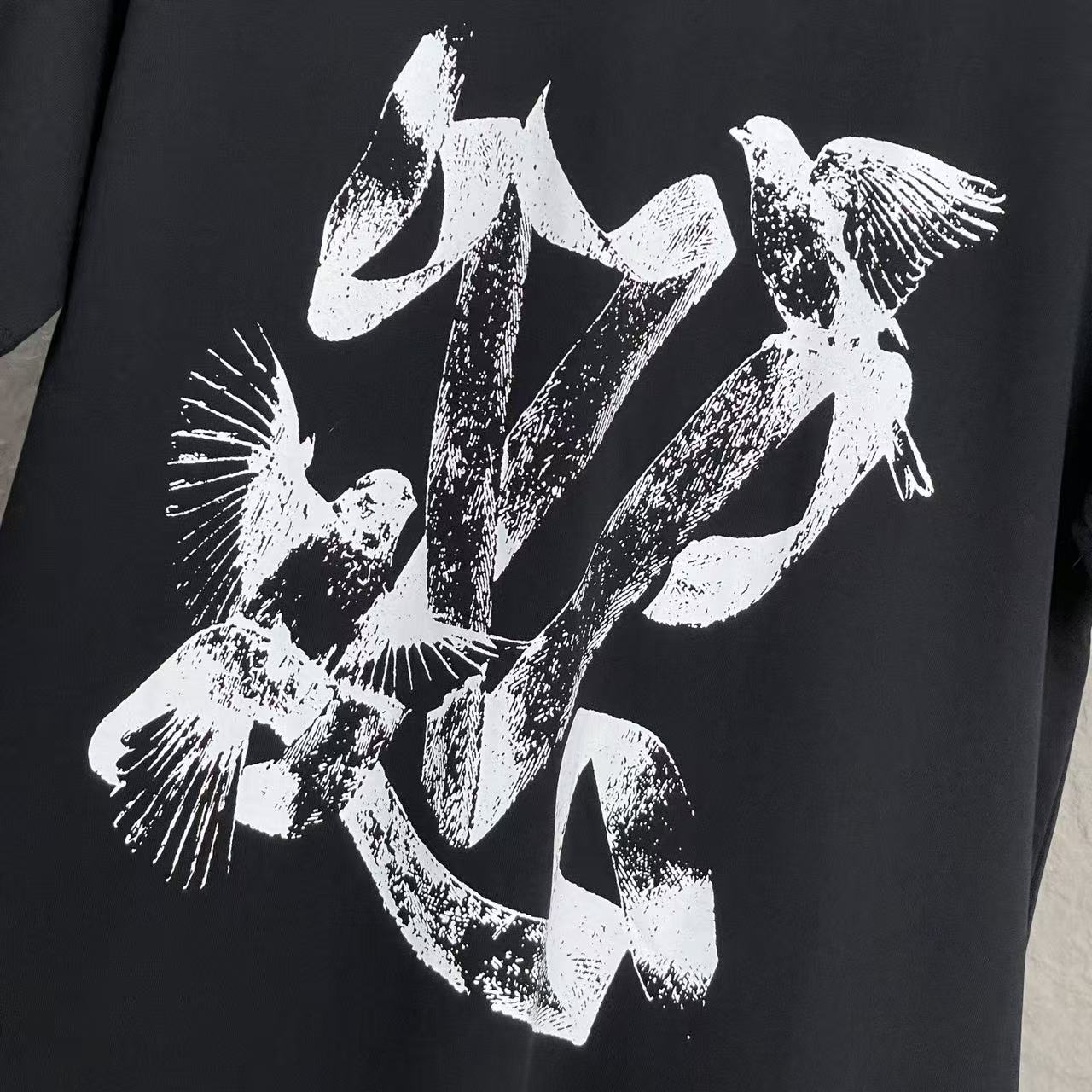 Louis Vuitton T-Shirt printed logo with pigeon designed