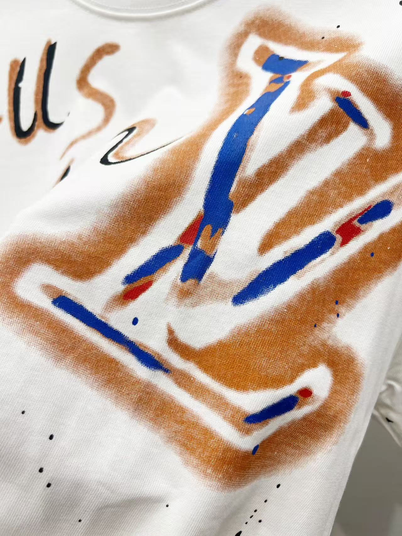 Louis Vuitton T-Shirt with spray paint full logo