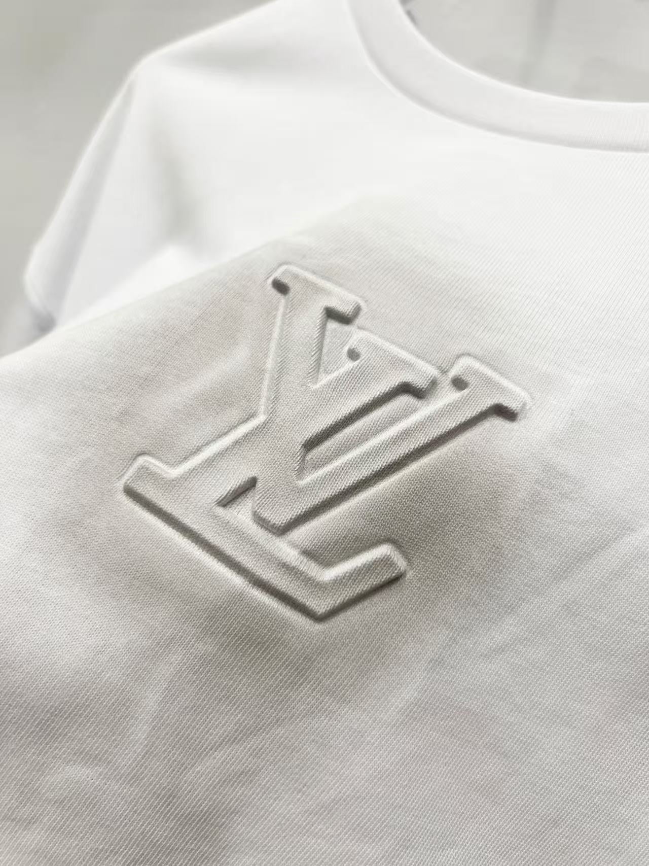 Louis Vuitton T-Shirt 3D logo with back designed