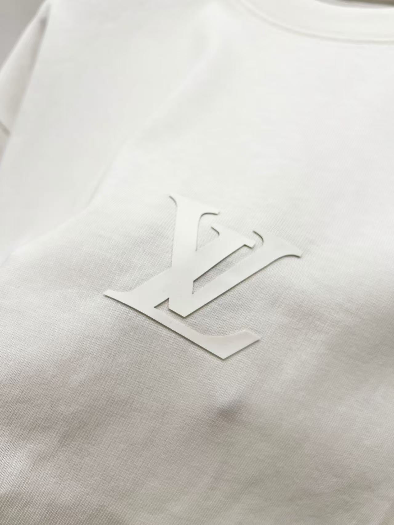 Louis Vuitton T-Shirt rubber patch logo with back designed wording