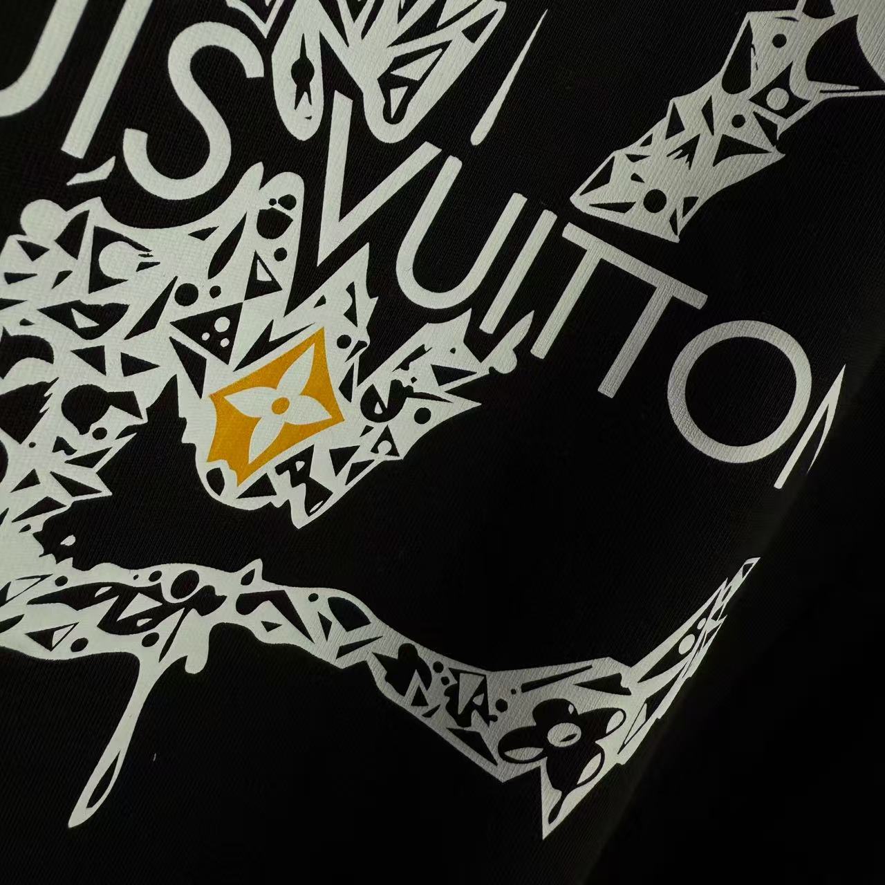 Louis Vuitton T-Shirt printed chest with back logo