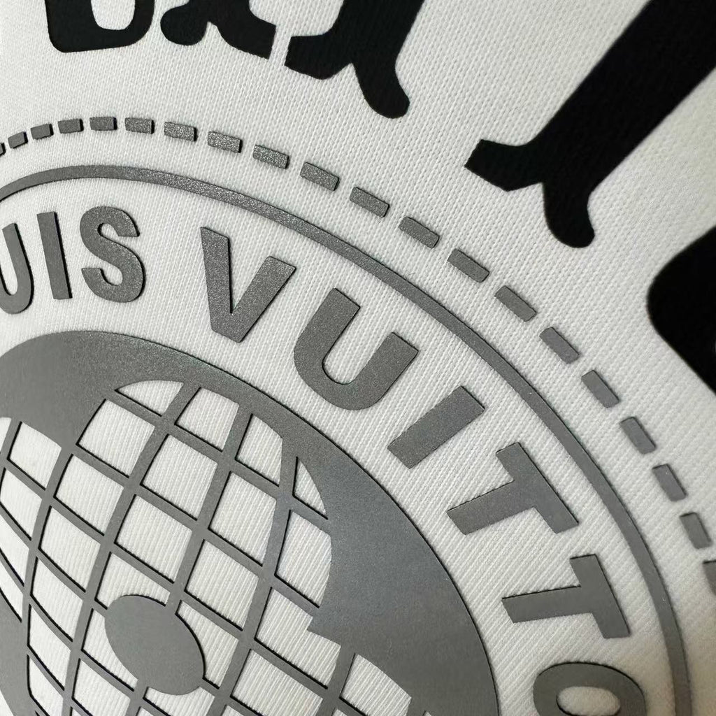 Louis Vuitton T-Shirt unired x LV patch designed