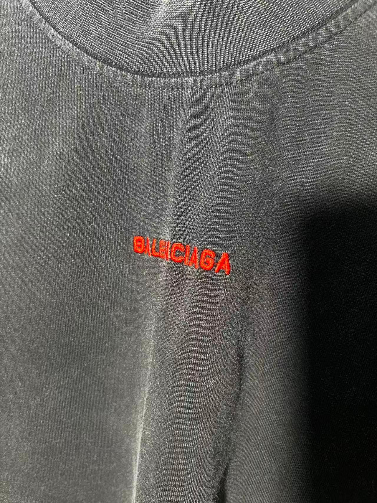 Balenciaga Tee with red embroidered logo wording