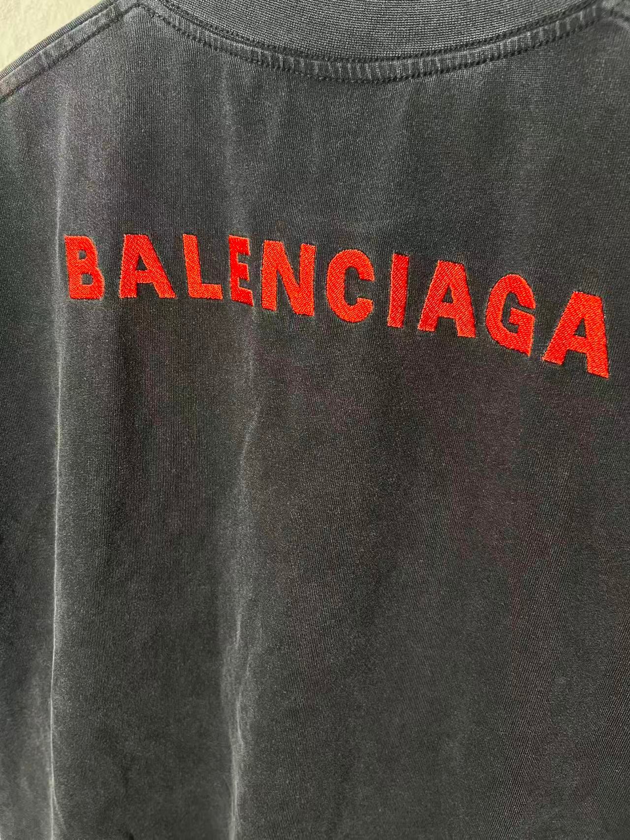 Balenciaga Tee with red embroidered logo wording