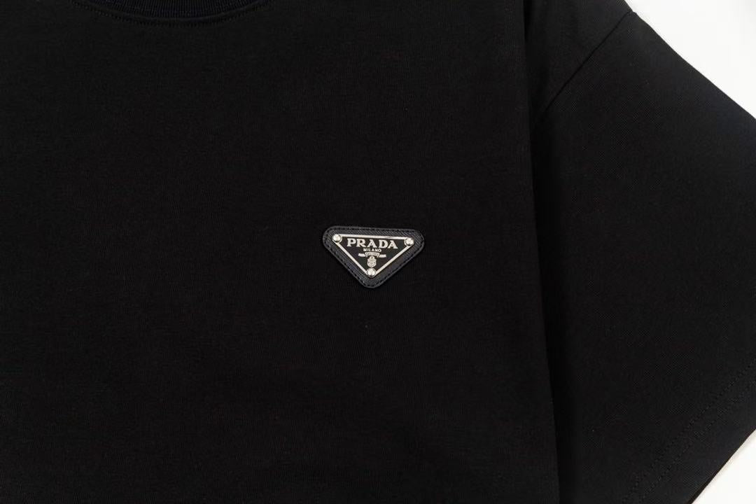 Prada basic triangle logo designed with back logo wording Tee