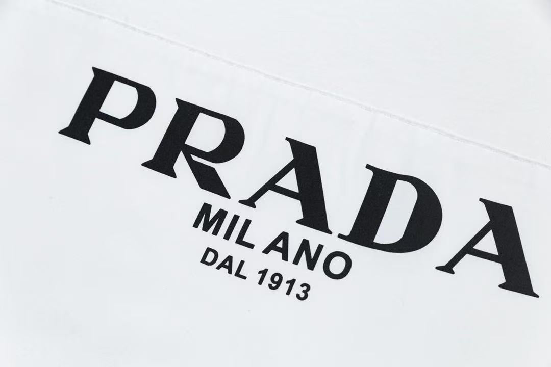 Prada basic triangle logo designed with back logo wording Tee