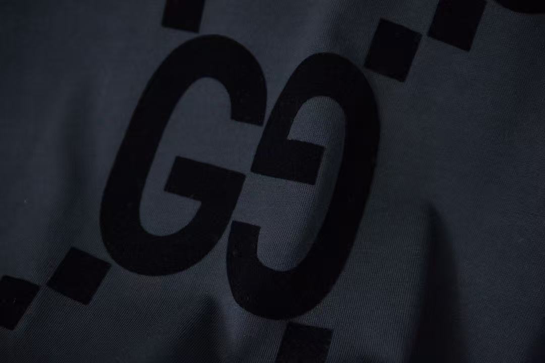 Gucci Full Big GC Fur Logo Tee