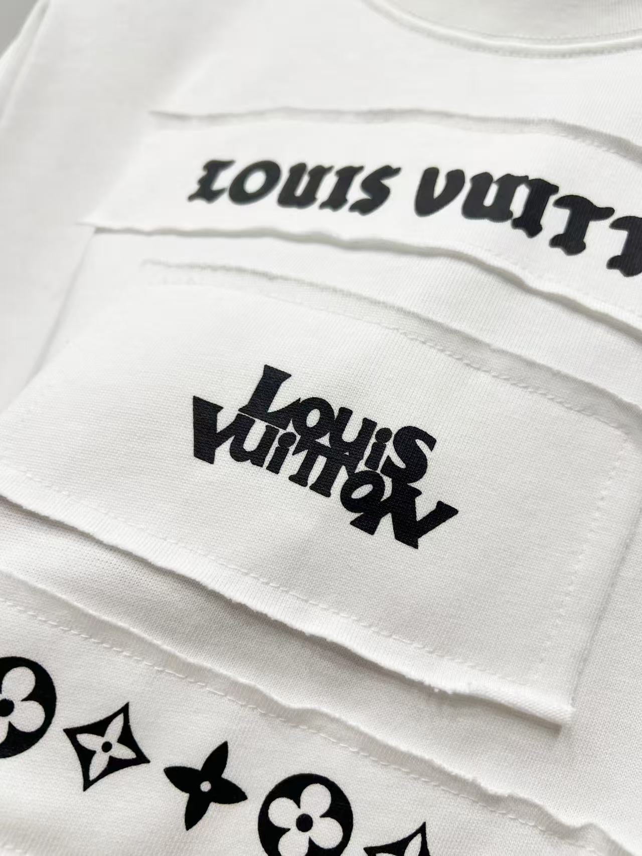 Louis Vuitton T-Shirt all logo with sewing patches