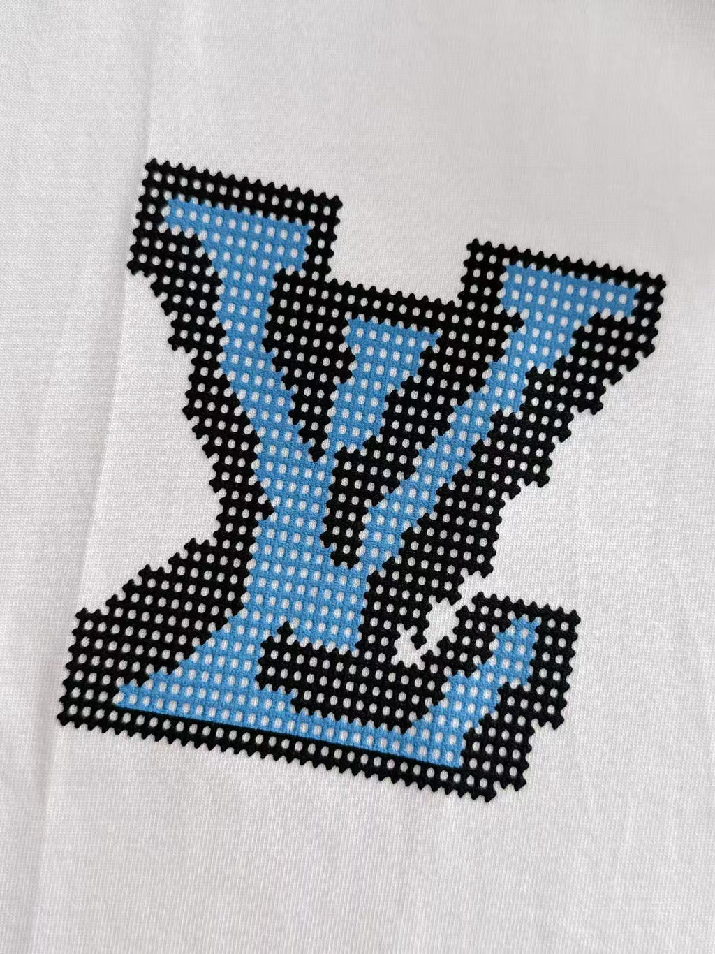 Louis Vuitton T-Shirt logo with embroidered dots