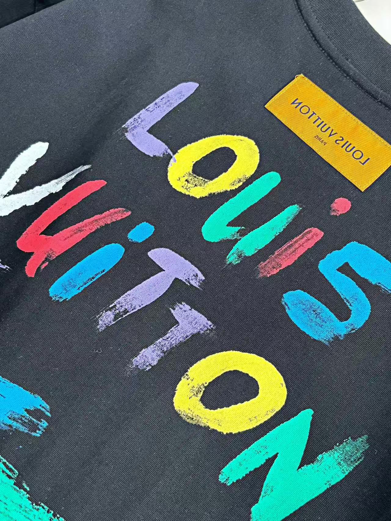 Louis Vuitton T-Shirt small paint logo with back designed