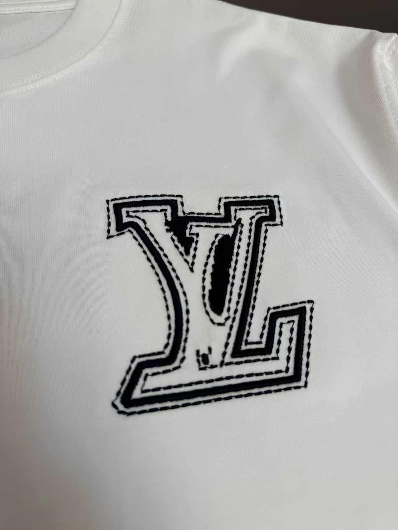 Louis Vuitton T-Shirt White with Black lining stitching patch
