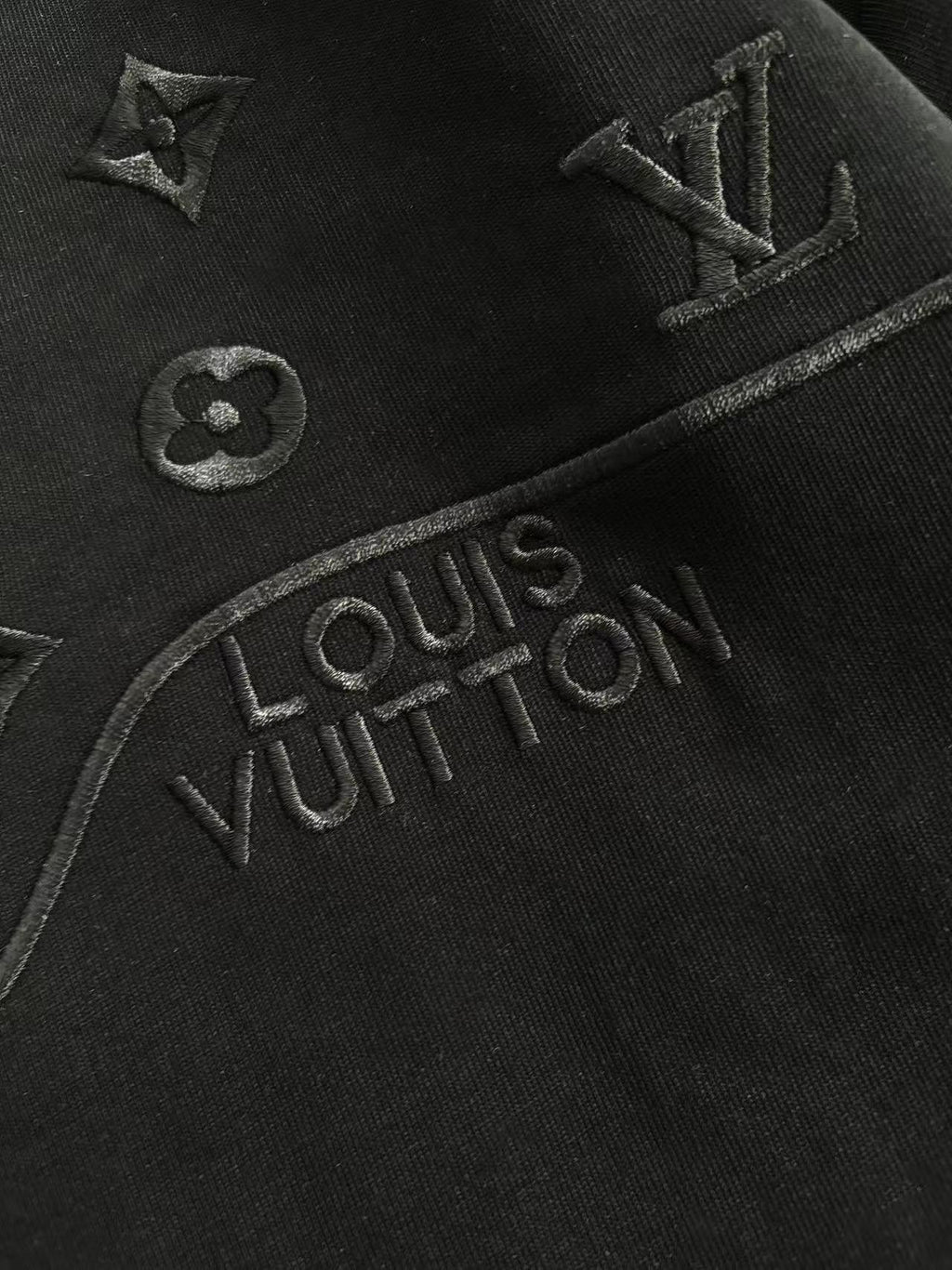 Louis Vuitton T-Shirt black logo with embroidered signature