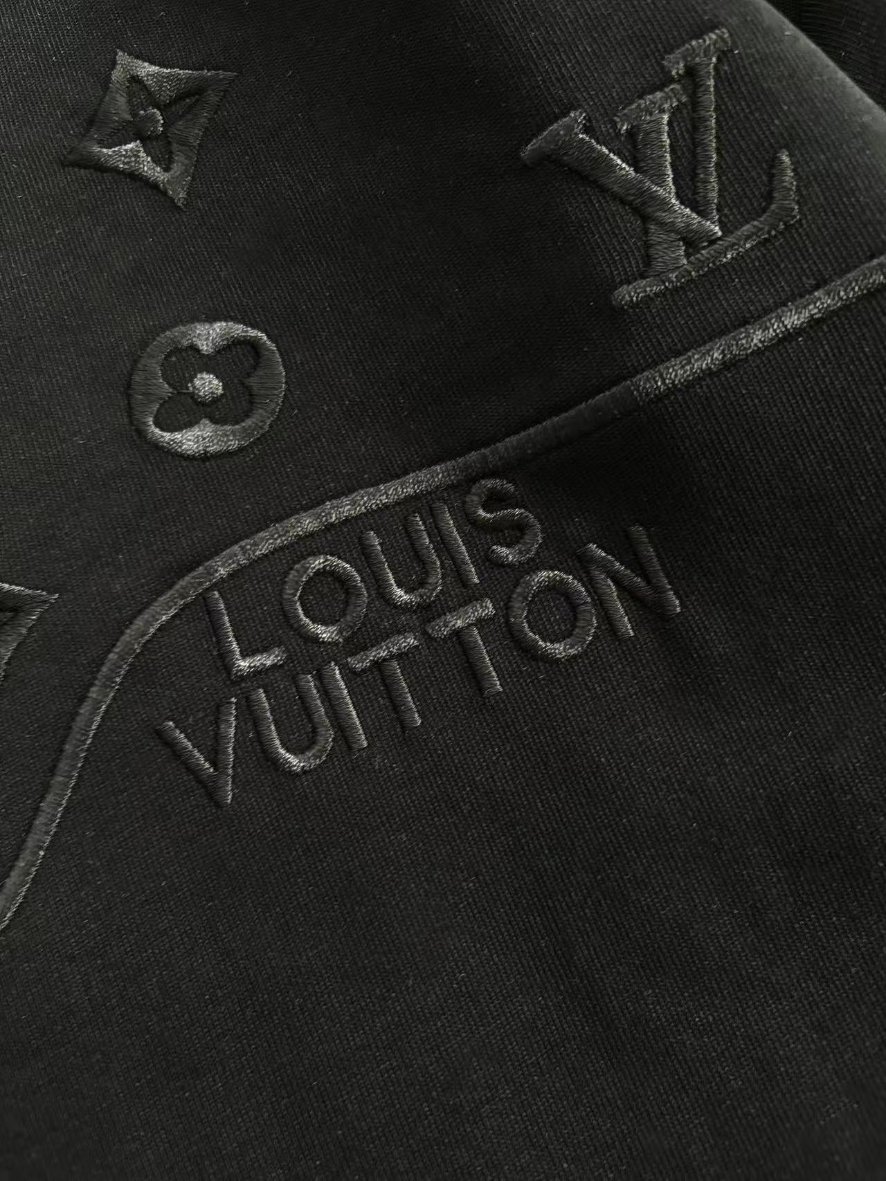 Louis Vuitton T-Shirt black logo with embroidered signature